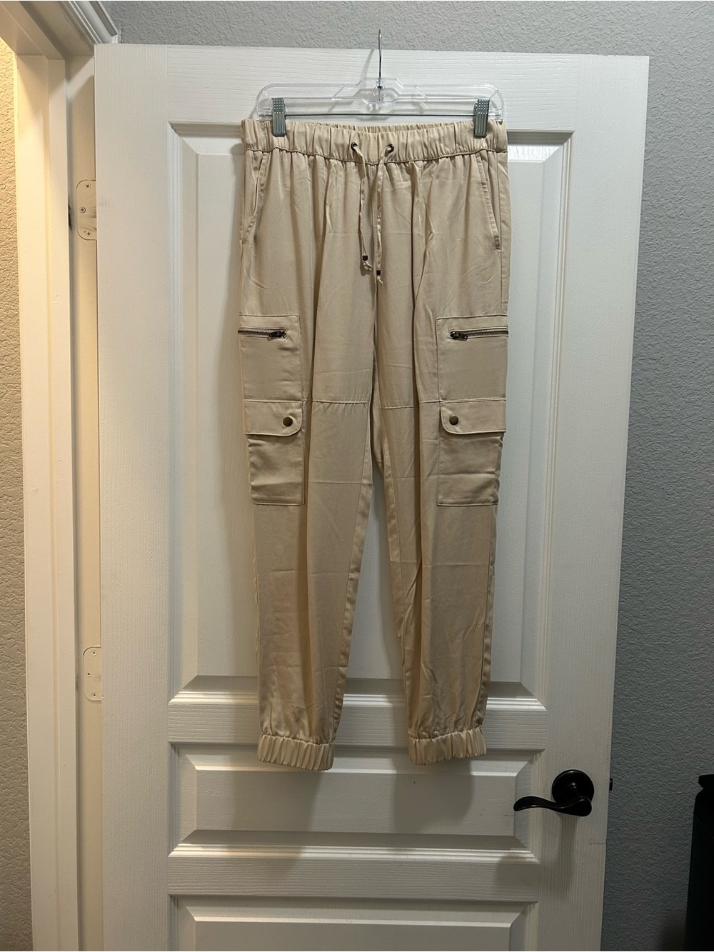 Gorgeous Banana Republic Light Beige Cargo Jogger Pants
